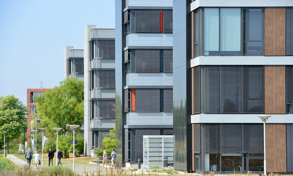 Interessante Architektur und Gestaltung der Gebäudeteile